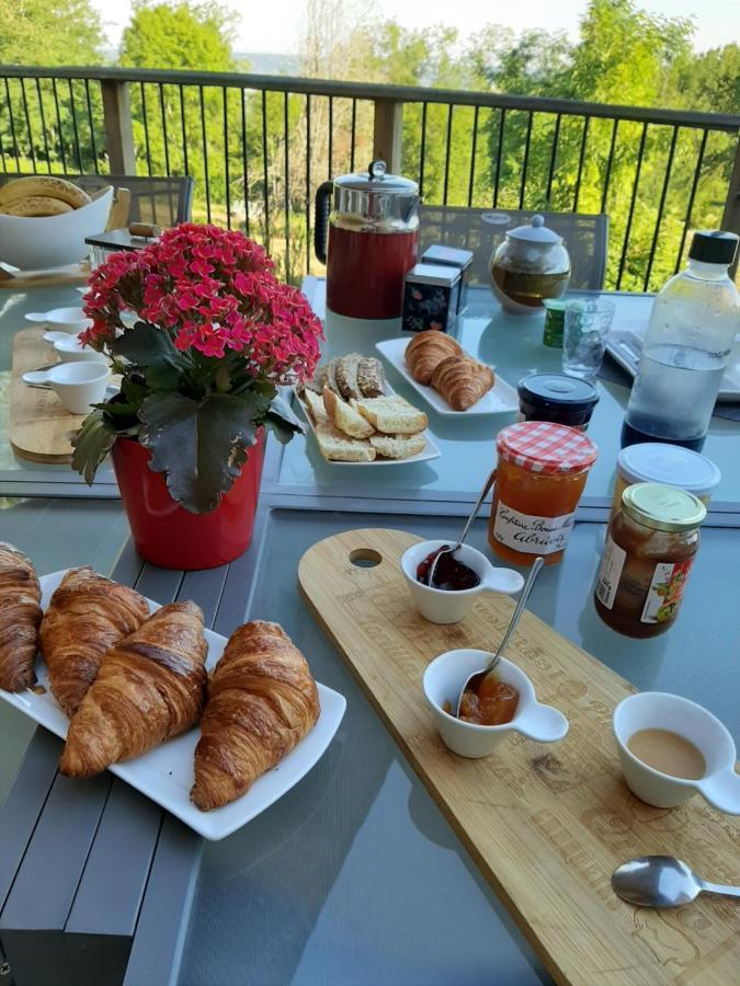 Bed and Breakfast Le Grand Noyer Ambronay Exterior foto